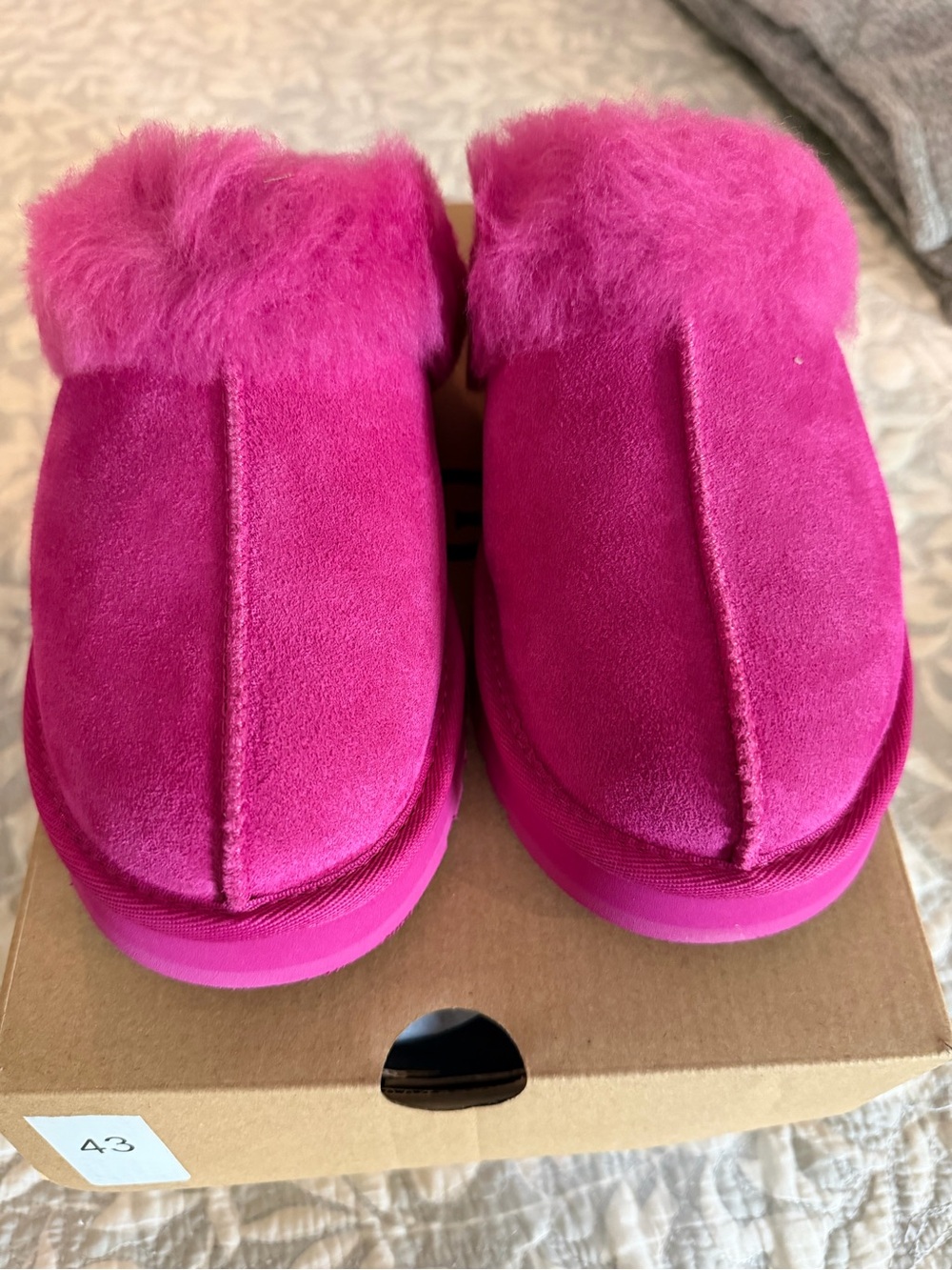 UGG Women's Bright Fuchsia Suede Shearling Slip-On Slippers Size 4